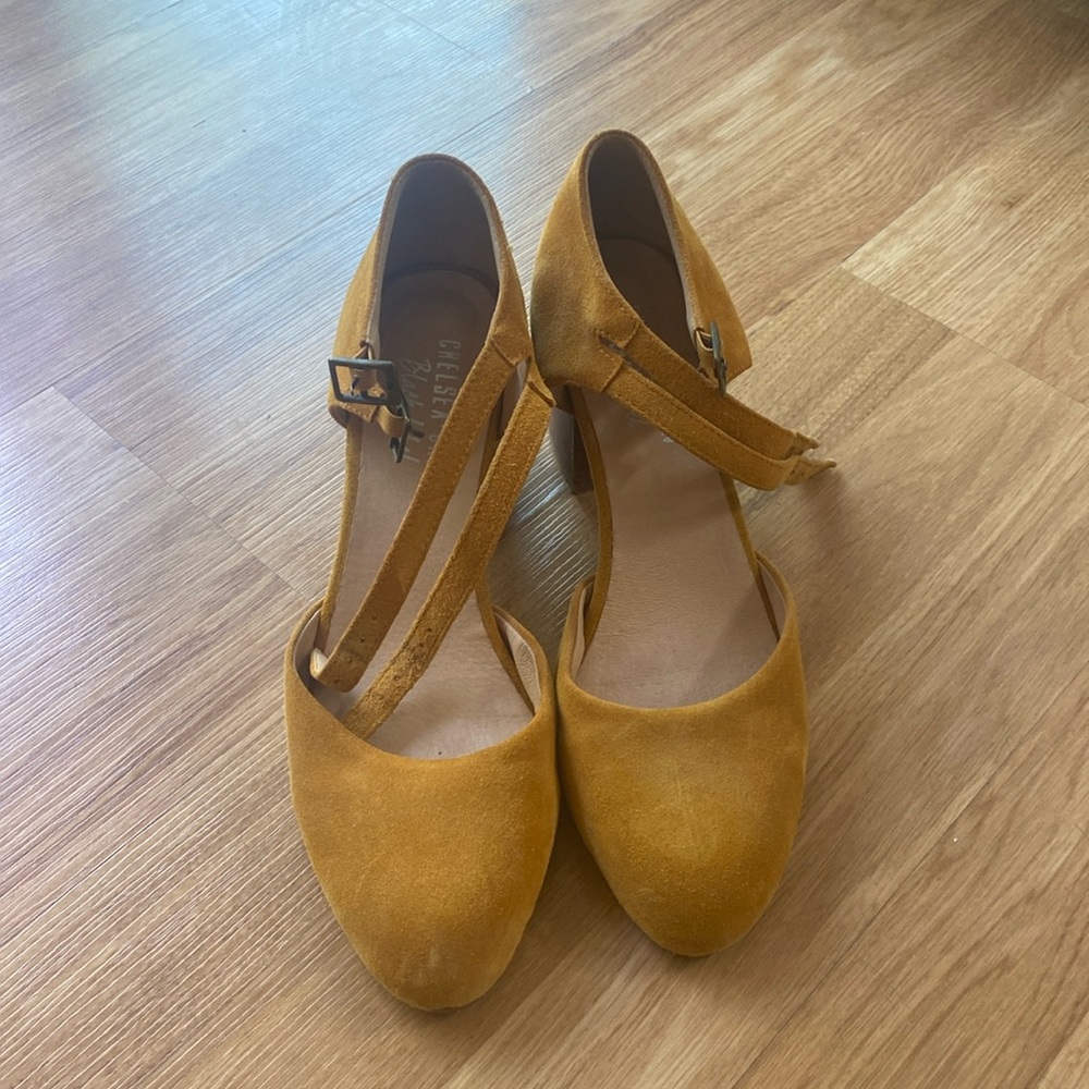 Yellow heels!